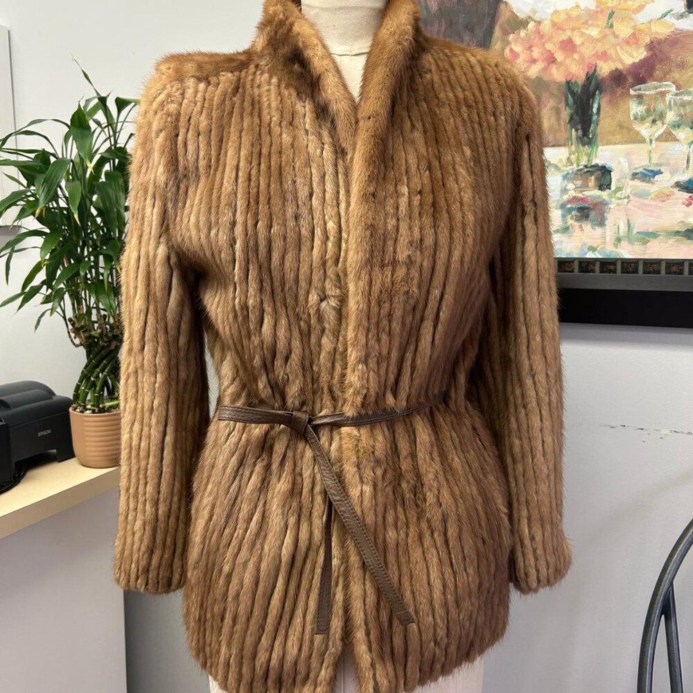 Vintage Muskrat, belted, let-out construction
